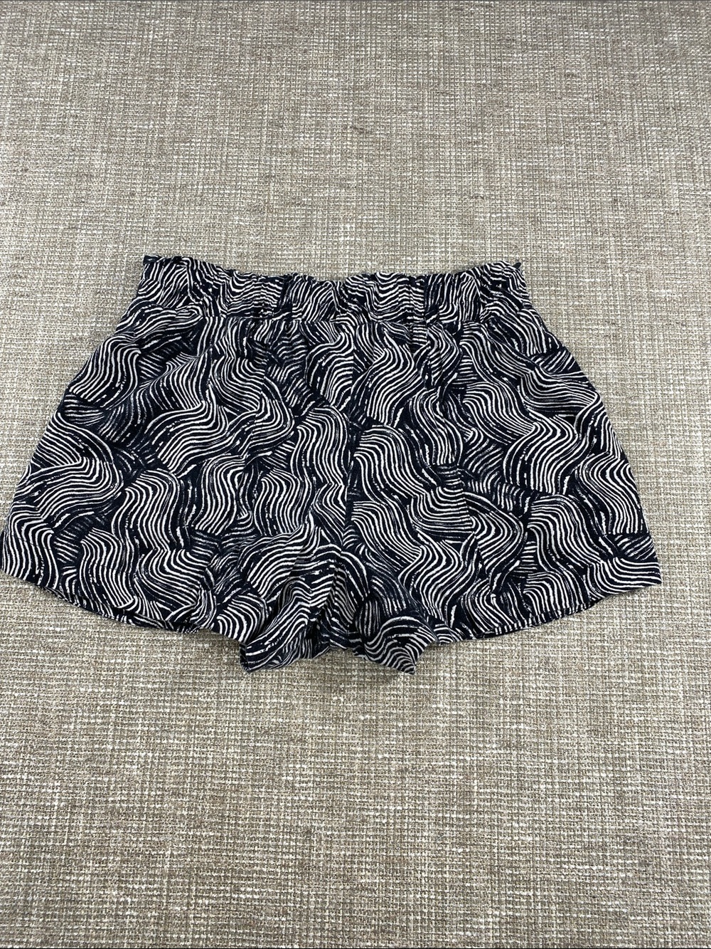 a new day black and White Wave Print Elastic Waist Athletic Shorts - Picture 9 of 13